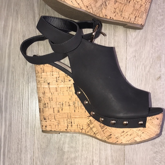 Shoedazzle Suede Blk/wood ankle wedge sz 10 heels - Picture 2 of 5